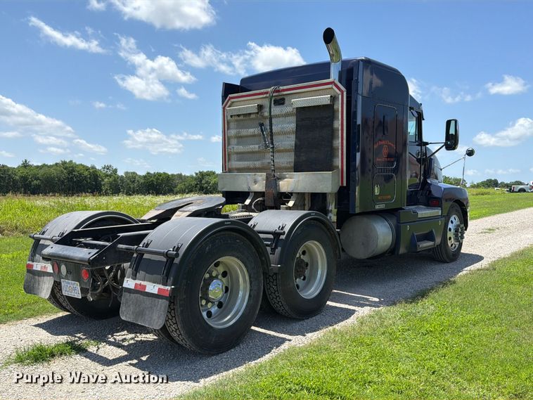 image for item EQ8007 2003 Kenworth T600 semi truck
