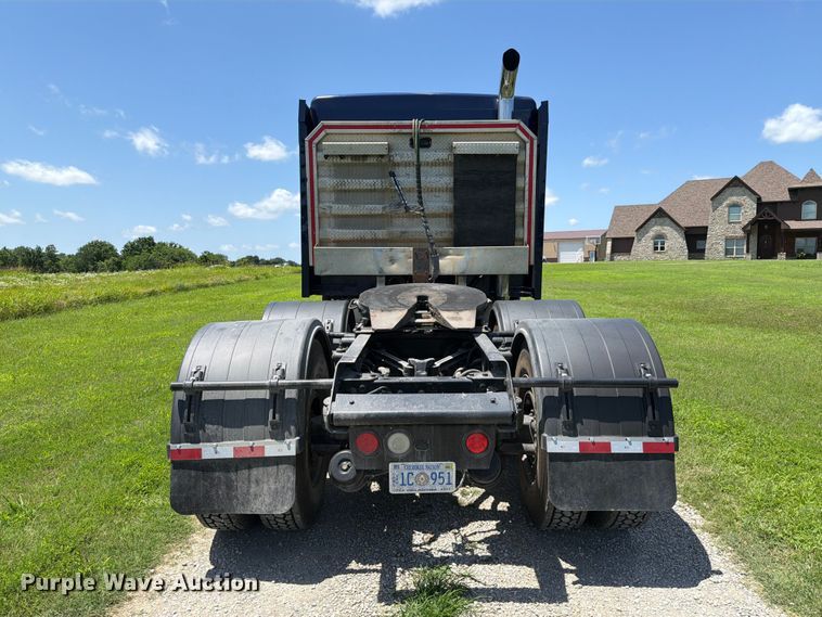 image for item EQ8007 2003 Kenworth T600 semi truck
