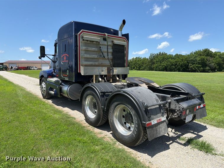 image for item EQ8007 2003 Kenworth T600 semi truck