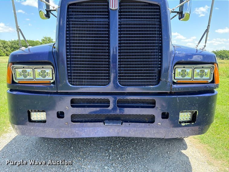 image for item EQ8007 2003 Kenworth T600 semi truck