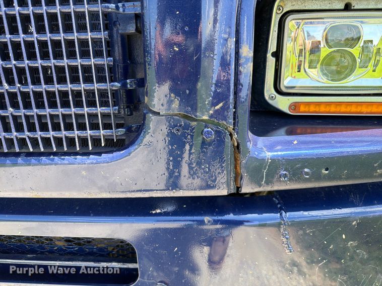 image for item EQ8007 2003 Kenworth T600 semi truck