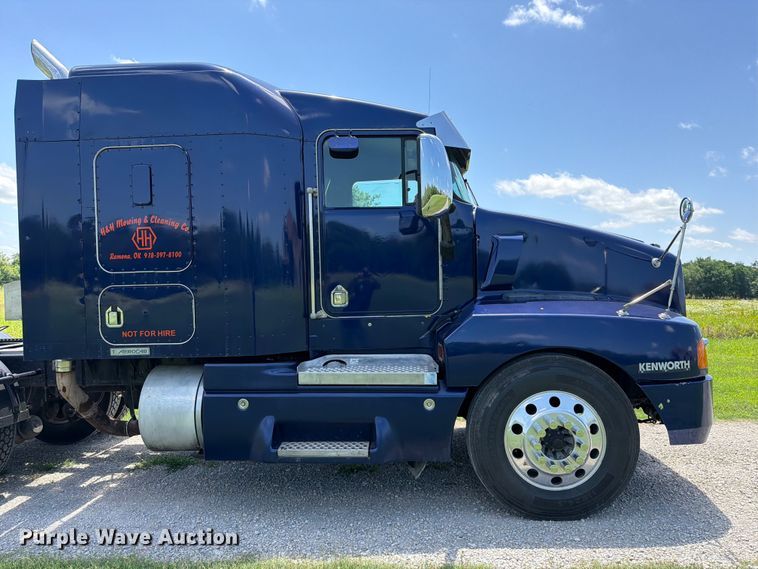 image for item EQ8007 2003 Kenworth T600 semi truck