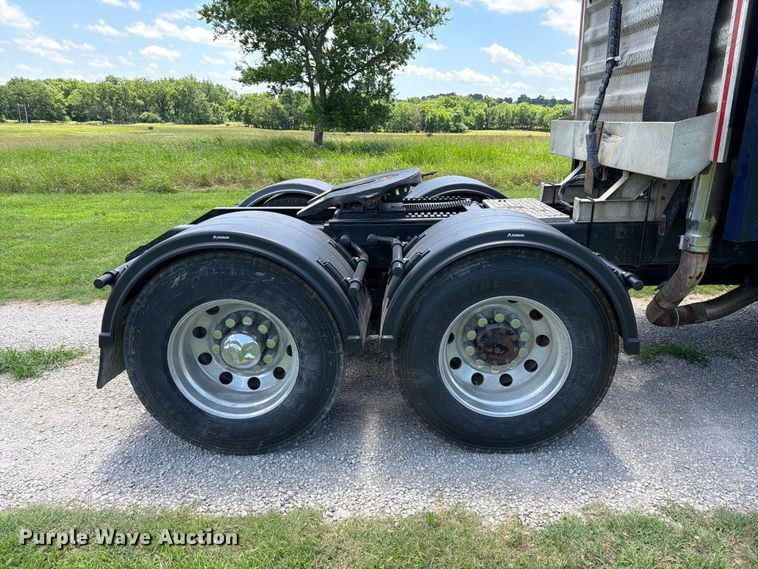 image for item EQ8007 2003 Kenworth T600 semi truck