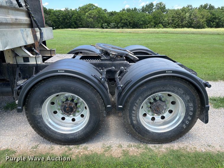 image for item EQ8007 2003 Kenworth T600 semi truck