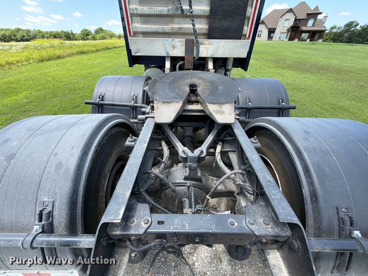 image for item EQ8007 2003 Kenworth T600 semi truck