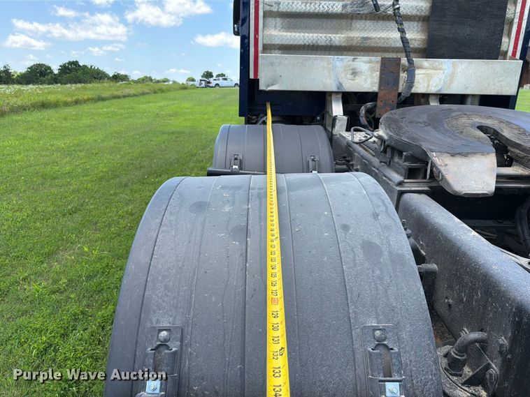 image for item EQ8007 2003 Kenworth T600 semi truck
