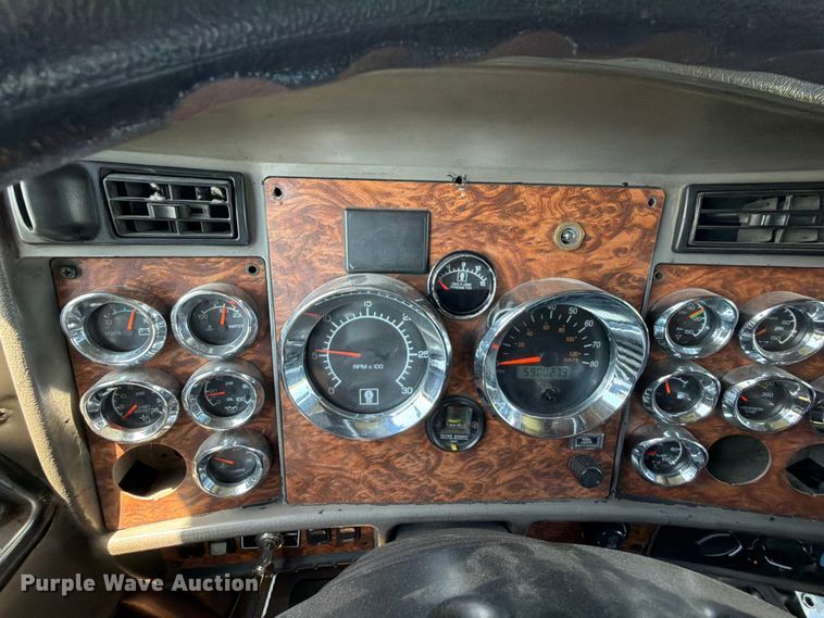image for item EQ8007 2003 Kenworth T600 semi truck