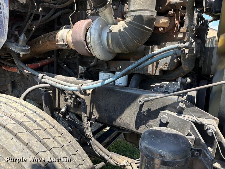 image for item EQ8007 2003 Kenworth T600 semi truck