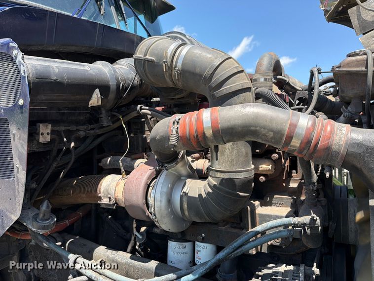 image for item EQ8007 2003 Kenworth T600 semi truck