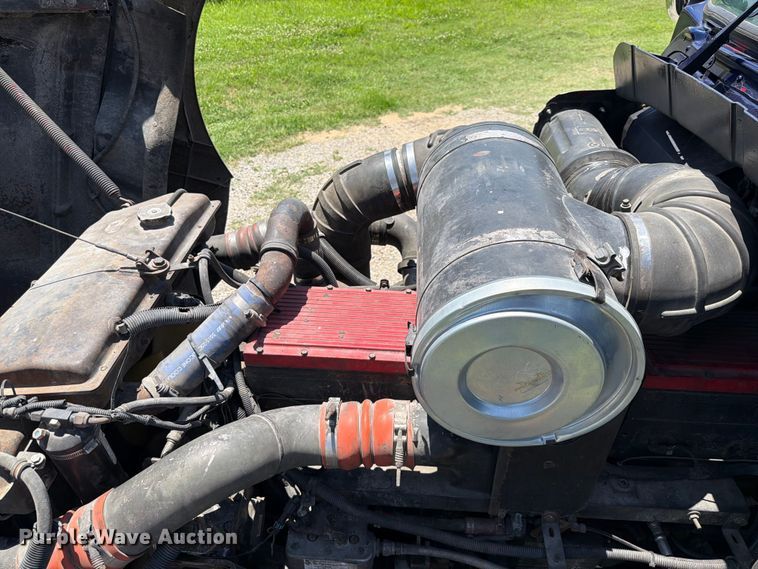 image for item EQ8007 2003 Kenworth T600 semi truck