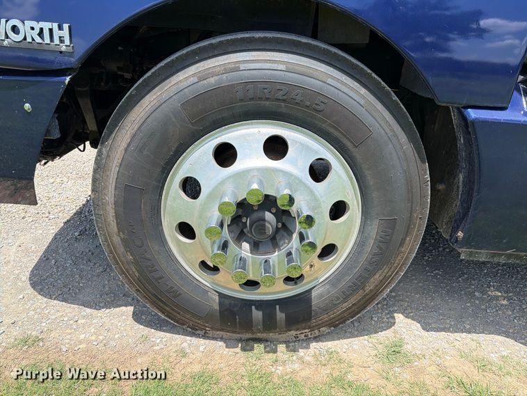 image for item EQ8007 2003 Kenworth T600 semi truck