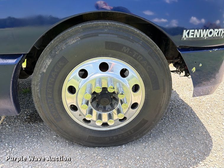 image for item EQ8007 2003 Kenworth T600 semi truck