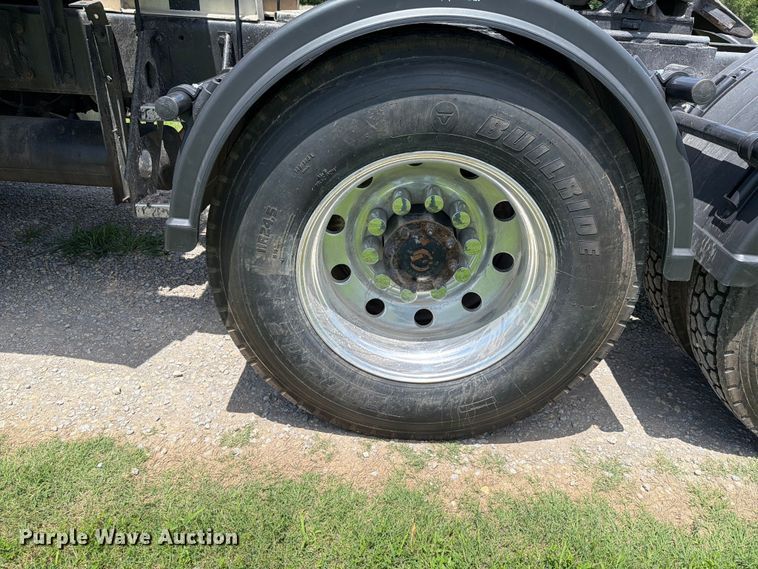 image for item EQ8007 2003 Kenworth T600 semi truck