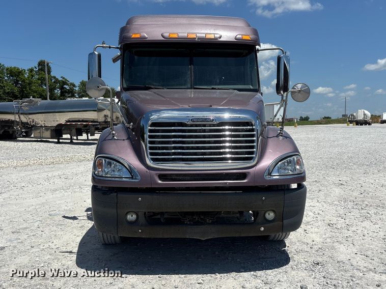 image for item ER3083 2017 Freightliner Columbia 120 Glider semi truck