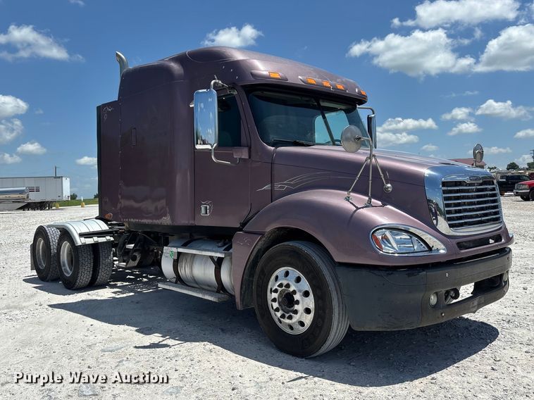 image for item ER3083 2017 Freightliner Columbia 120 Glider semi truck