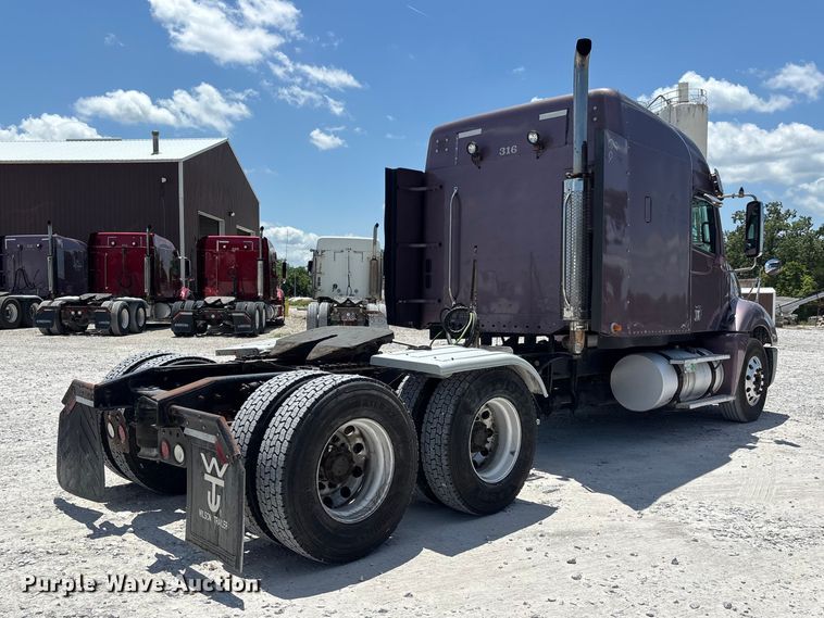 image for item ER3083 2017 Freightliner Columbia 120 Glider semi truck