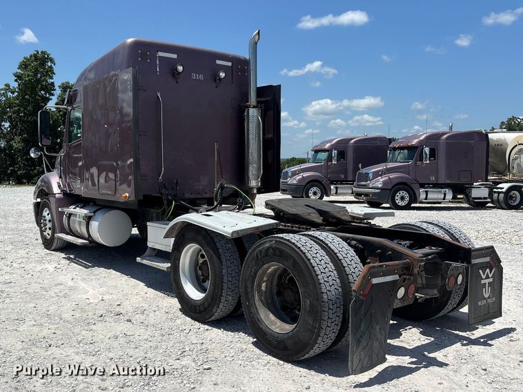 image for item ER3083 2017 Freightliner Columbia 120 Glider semi truck