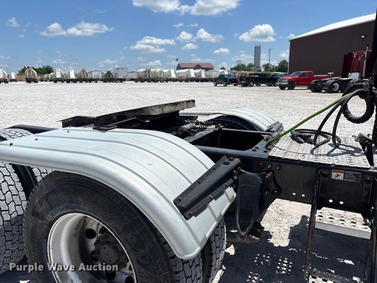 image for item ER3083 2017 Freightliner Columbia 120 Glider semi truck