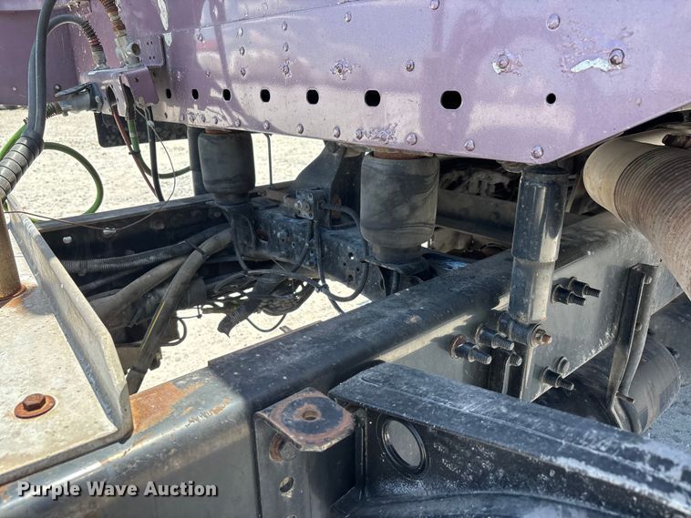 image for item ER3083 2017 Freightliner Columbia 120 Glider semi truck