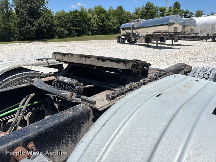 image for item ER3083 2017 Freightliner Columbia 120 Glider semi truck
