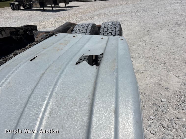image for item ER3083 2017 Freightliner Columbia 120 Glider semi truck