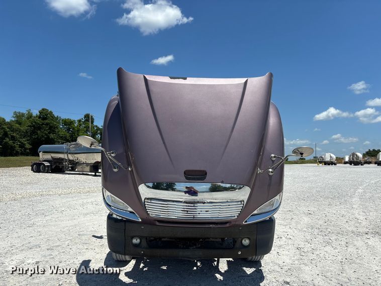 image for item ER3083 2017 Freightliner Columbia 120 Glider semi truck