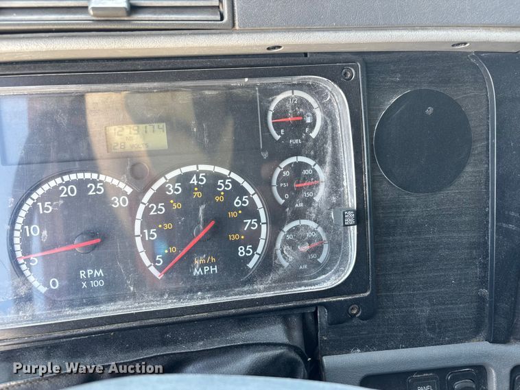 image for item ER3083 2017 Freightliner Columbia 120 Glider semi truck