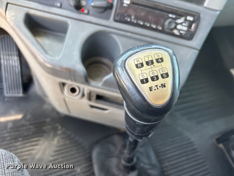 image for item ER3083 2017 Freightliner Columbia 120 Glider semi truck