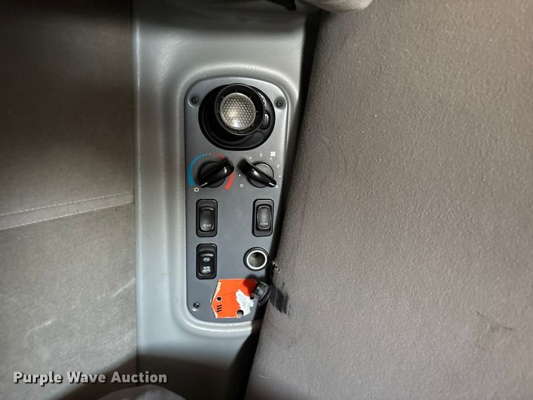 image for item ER3083 2017 Freightliner Columbia 120 Glider semi truck