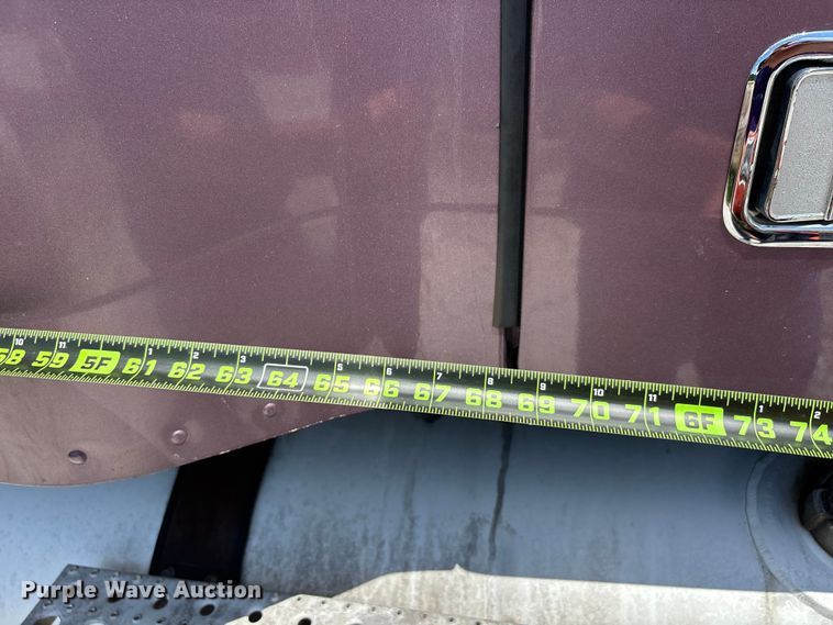 image for item ER3083 2017 Freightliner Columbia 120 Glider semi truck