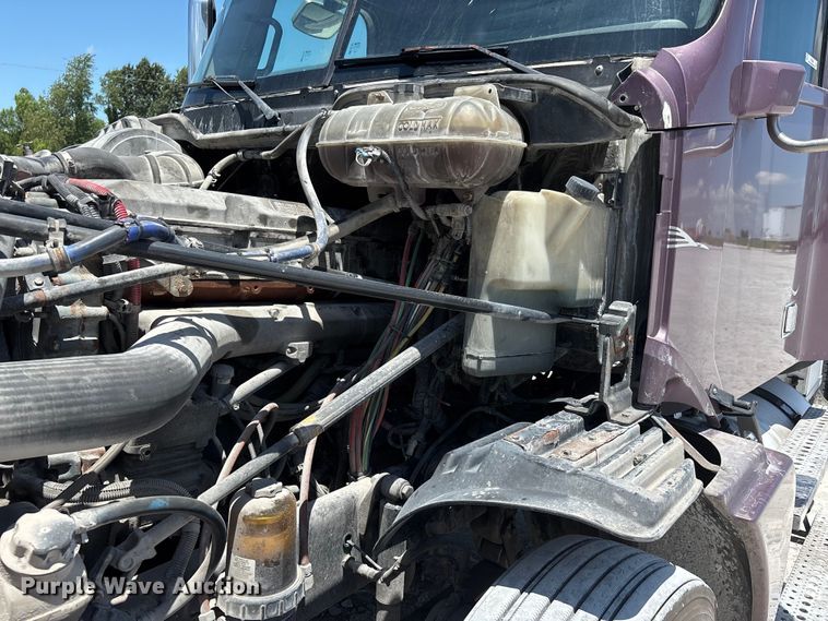 image for item ER3083 2017 Freightliner Columbia 120 Glider semi truck