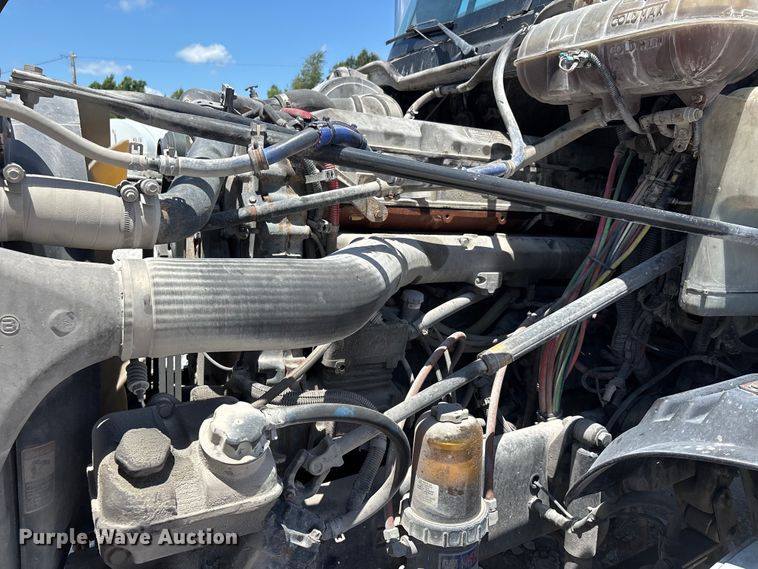 image for item ER3083 2017 Freightliner Columbia 120 Glider semi truck