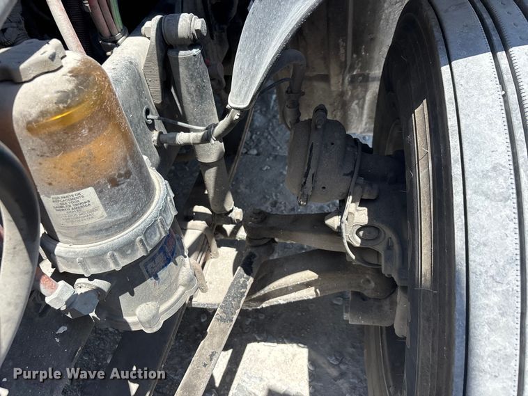 image for item ER3083 2017 Freightliner Columbia 120 Glider semi truck