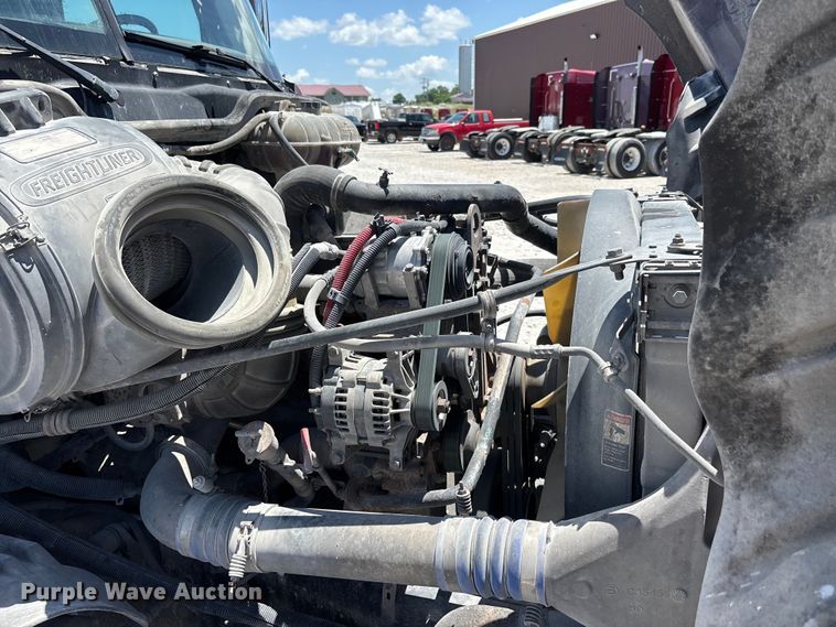 image for item ER3083 2017 Freightliner Columbia 120 Glider semi truck