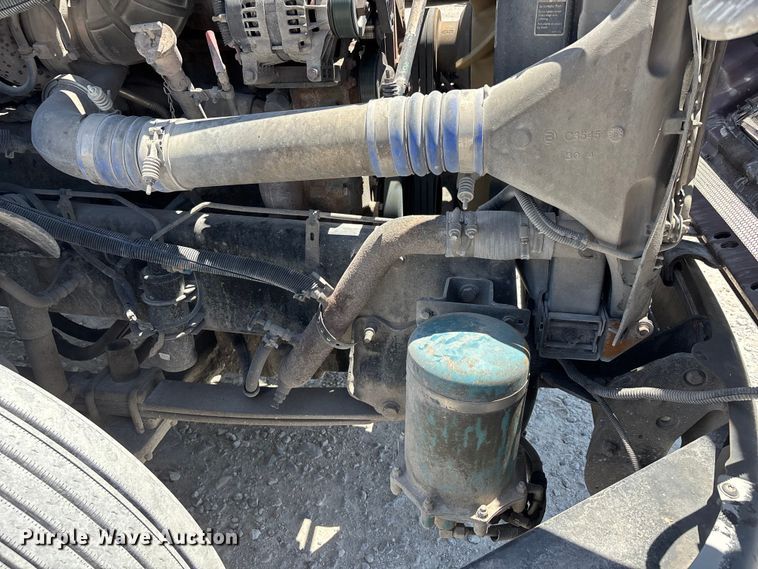 image for item ER3083 2017 Freightliner Columbia 120 Glider semi truck
