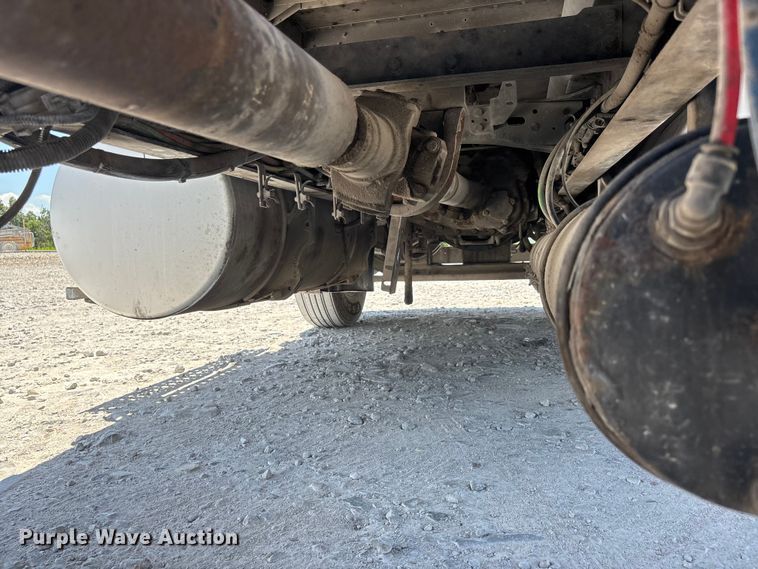 image for item ER3083 2017 Freightliner Columbia 120 Glider semi truck
