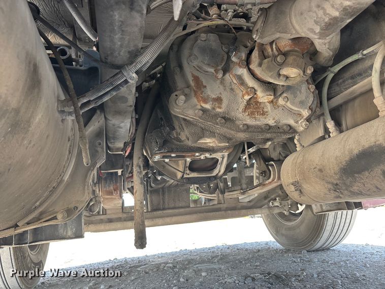 image for item ER3083 2017 Freightliner Columbia 120 Glider semi truck
