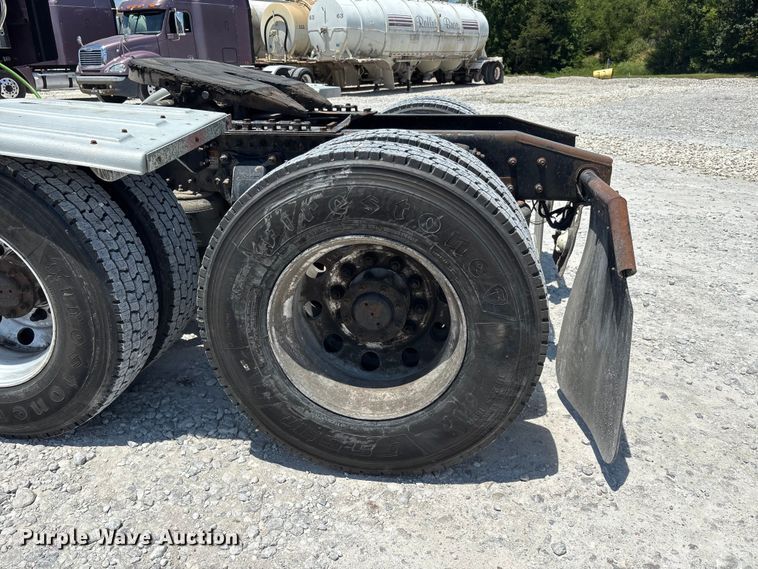 image for item ER3083 2017 Freightliner Columbia 120 Glider semi truck