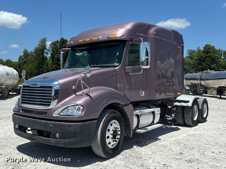 image for item ER3084 2016 Freightliner Columbia 120 Glider semi truck