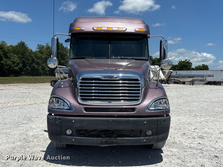 image for item ER3084 2016 Freightliner Columbia 120 Glider semi truck
