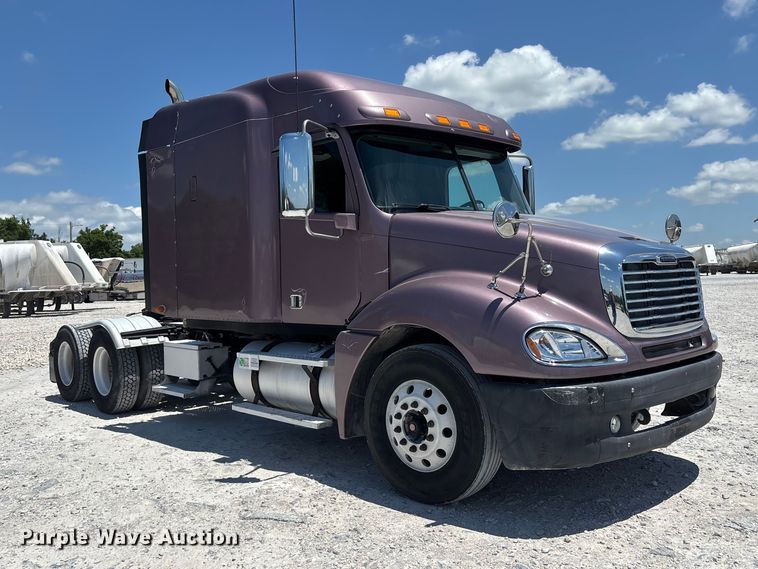 image for item ER3084 2016 Freightliner Columbia 120 Glider semi truck