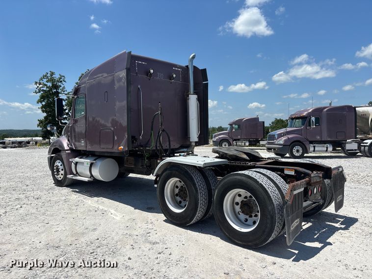 image for item ER3084 2016 Freightliner Columbia 120 Glider semi truck