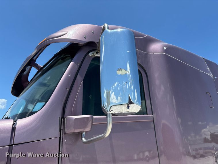 image for item ER3084 2016 Freightliner Columbia 120 Glider semi truck