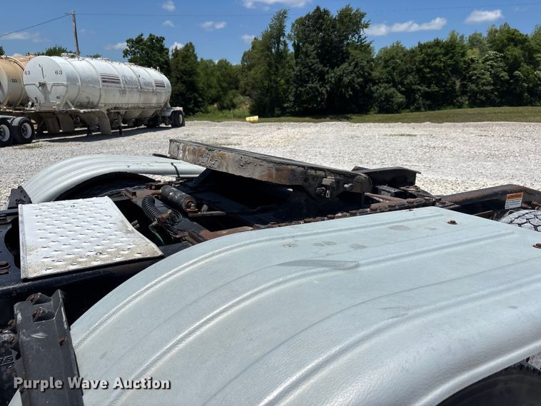 image for item ER3084 2016 Freightliner Columbia 120 Glider semi truck