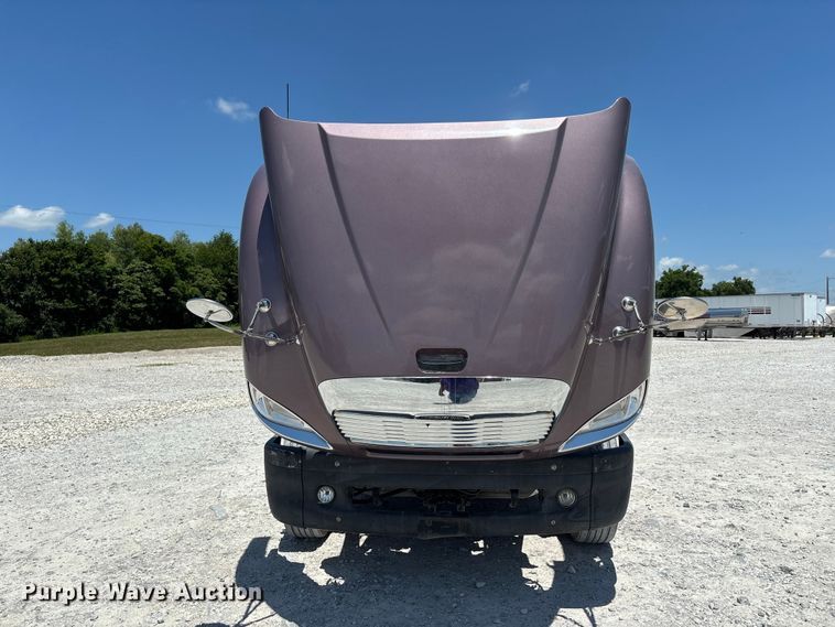 image for item ER3084 2016 Freightliner Columbia 120 Glider semi truck