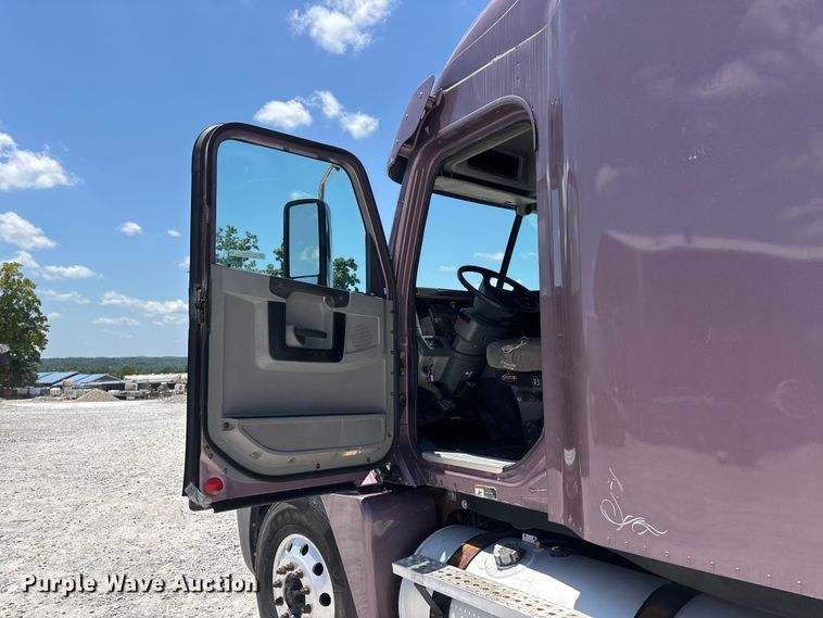 image for item ER3084 2016 Freightliner Columbia 120 Glider semi truck