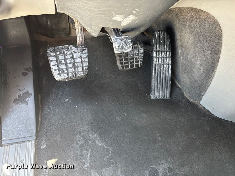 image for item ER3084 2016 Freightliner Columbia 120 Glider semi truck