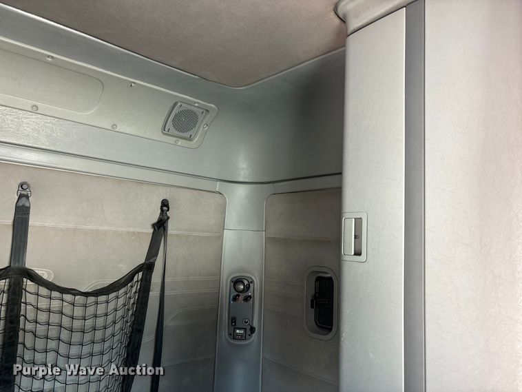 image for item ER3084 2016 Freightliner Columbia 120 Glider semi truck