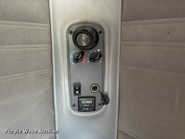 image for item ER3084 2016 Freightliner Columbia 120 Glider semi truck