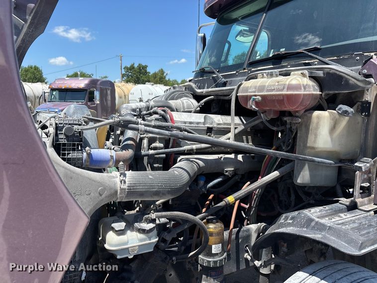 image for item ER3084 2016 Freightliner Columbia 120 Glider semi truck
